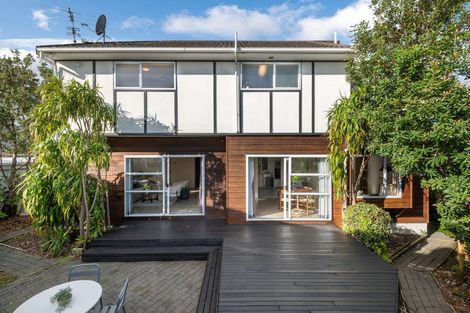 Photo of property in 2/5 Stanley Avenue, Milford, Auckland, 0620