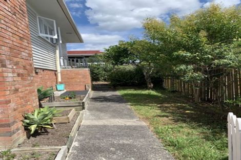 Photo of property in 2/9 Lex Avenue, Green Bay, Auckland, 0604
