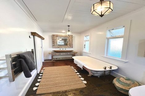 Photo of property in 20 Mcfarlane Street, Oakura, 4314