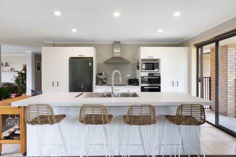 Photo of property in 142 Longview Drive, Papamoa Beach, Papamoa, 3118