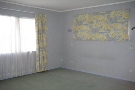 Photo of property in 16 Garcia Place, West Harbour, Auckland, 0618