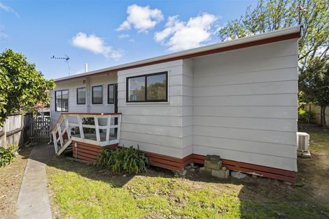 Photo of property in 1/28 Powrie Street, Glenfield, Auckland, 0629