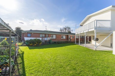 Photo of property in 220 Centreway Road, Orewa, 0931