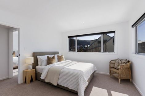 Photo of property in 5 Cedar Drive, Kelvin Heights, Queenstown, 9300
