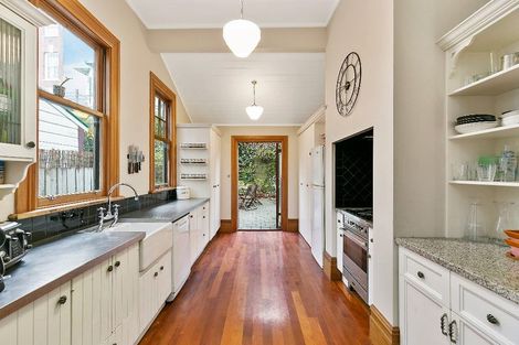 Photo of property in 43 Aro Street, Aro Valley, Wellington, 6021