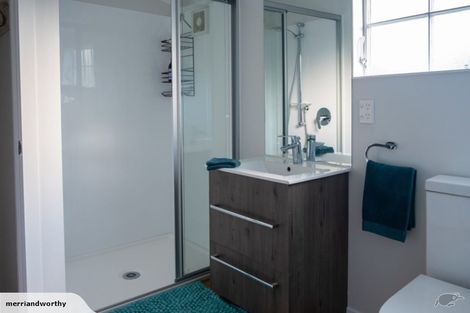 Photo of property in 15 Old Lake Road, Narrow Neck, Auckland, 0624