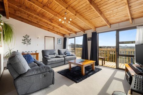 Photo of property in 2/4 Danbury Drive, Torbay, Auckland, 0630