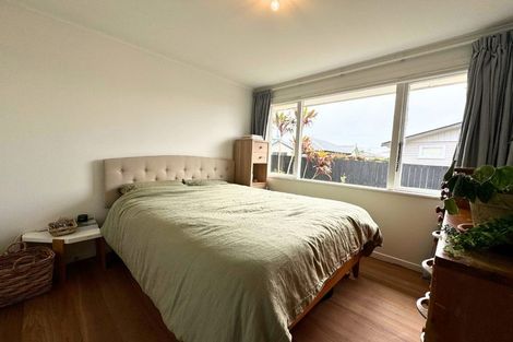 Photo of property in 5a Waipani Road, Te Atatu Peninsula, Auckland, 0610