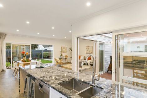 Photo of property in 52 Argentine Avenue, Miramar, Wellington, 6022