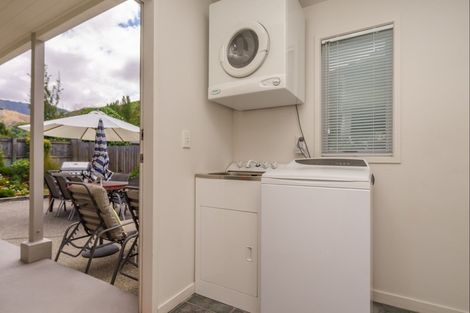 Photo of property in 12 Fletcher Way, Arrowtown, 9302