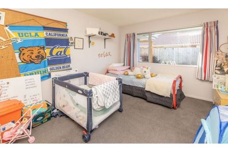 Photo of property in 2 Evergreen Place, Parklands, Christchurch, 8083