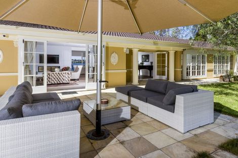 Photo of property in 40 Shakespeare Road, Milford, Auckland, 0620