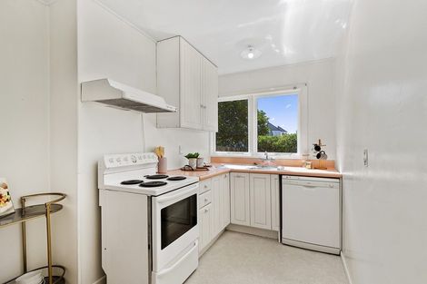 Photo of property in 115 Akaroa Drive, Maupuia, Wellington, 6022