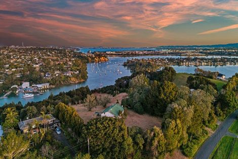 Photo of property in 1 Buckleys Track, Paremoremo, Auckland, 0632