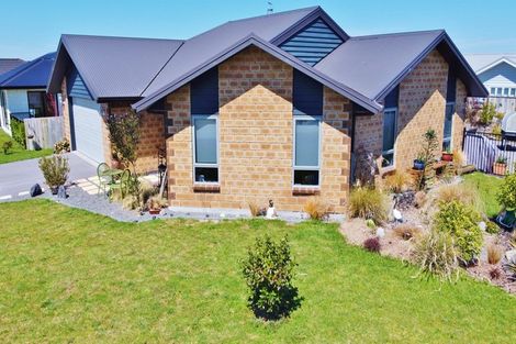 Photo of property in 17 Huka Heights Drive, Rangatira Park, Taupo, 3330