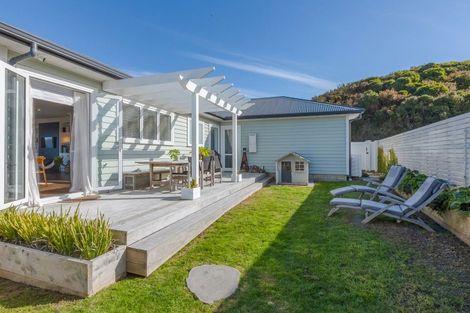 Photo of property in 31 Grumman Lane, Newlands, Wellington, 6037