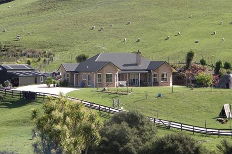 Photo of property in 104 Muriwai Valley Road, Muriwai, Waimauku, 0881