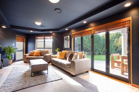 Photo of property in 33 Ruapehu Drive, Fitzherbert, Palmerston North, 4410