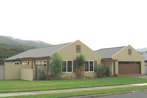 Photo of property in 14 Garrett Place, Riverstone Terraces, Upper Hutt, 5018