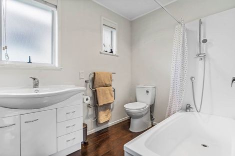 Photo of property in 52 Ravenwood Drive, Forrest Hill, Auckland, 0620