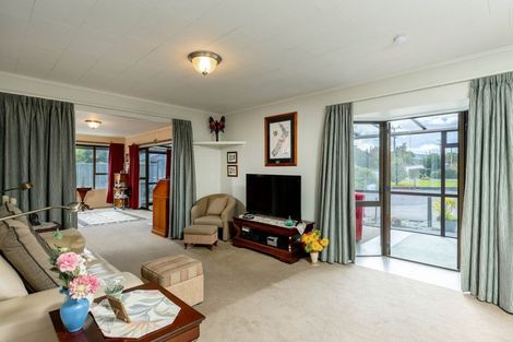 Photo of property in 102 Waikawa Road, Picton, 7220