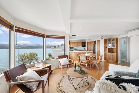 Photo of property in 38 Napier Street, Karaka Bays, Wellington, 6022