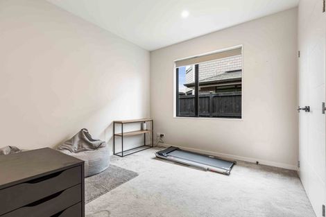 Photo of property in 16 Sir Lincoln Drive, Kumeu, 0810