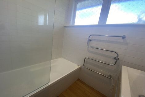 Photo of property in 83 Sunset Road, Totara Vale, Auckland, 0632