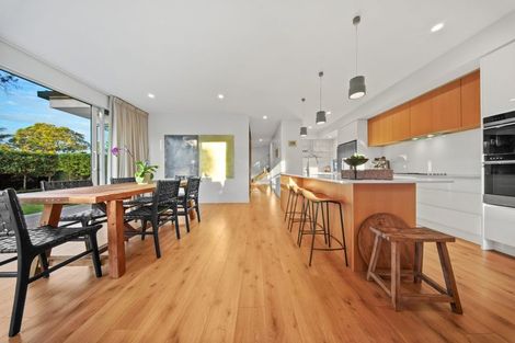 Photo of property in 52 Walton Street, Red Beach, 0932