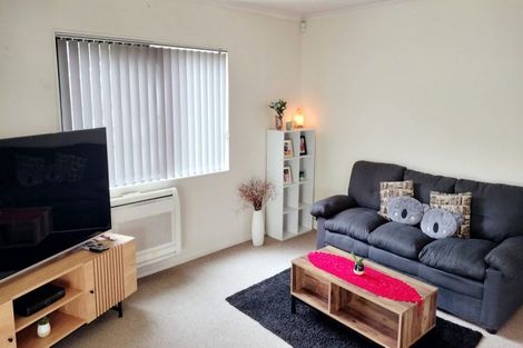 Photo of property in 18 Pyramid Place, Glen Eden, Auckland, 0602