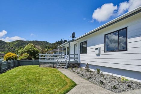 Photo of property in 4a Glenbrook Grove, Naenae, Lower Hutt, 5011