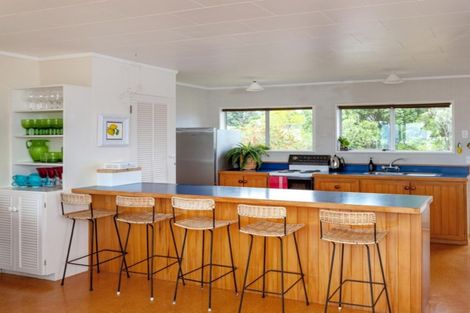 Photo of property in 10 Marine Parade, Cooks Beach, Whitianga, 3591