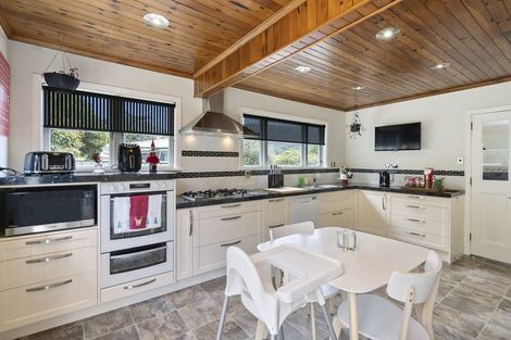 Photo of property in 33 Peel Place, Wainuiomata, Lower Hutt, 5014