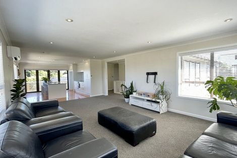 Photo of property in 2/5 Howard Road, Northcote, Auckland, 0627