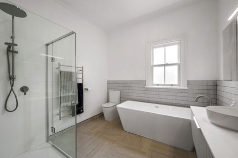 Photo of property in 33 Grove Road, Kelburn, Wellington, 6012