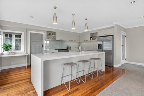 Photo of property in 49 Tio Tio Road, Miramar, Wellington, 6022