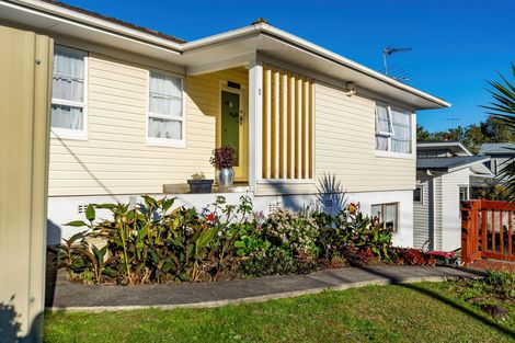 Photo of property in 5 Braebank Lane, Te Atatu South, Auckland, 0610