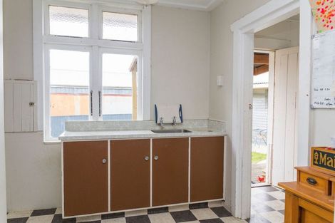 Photo of property in 7 Seddon Street, Dannevirke, 4930