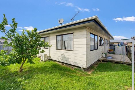 Photo of property in 2/31 Solveig Place, Randwick Park, Auckland, 2105