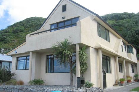 Photo of property in 110 Breaker Bay Road, Breaker Bay, Wellington, 6022