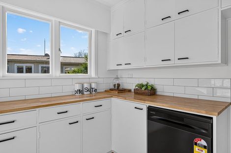 Photo of property in 17 Philip Street, Carterton, 5713