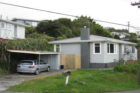 Photo of property in 16 Cotswold Crescent, Newlands, Wellington, 6037