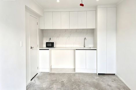 Photo of property in 4 Ayton Drive, Totara Vale, Auckland, 0629