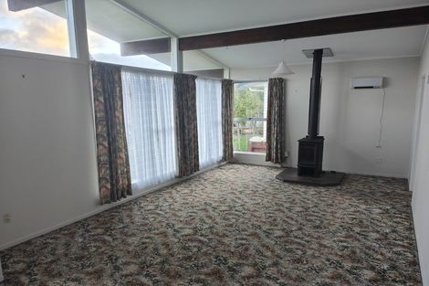 Photo of property in 50 Chilcott Road, Henderson, Auckland, 0612