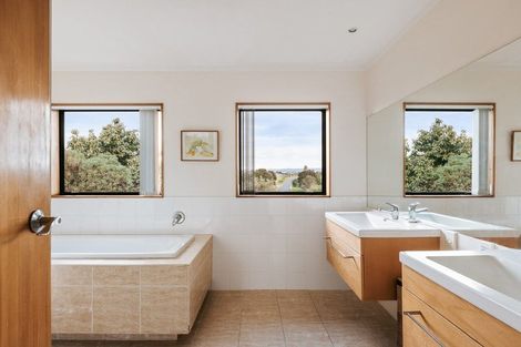 Photo of property in 96 Omokoroa Road, Omokoroa, 3114