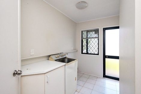 Photo of property in 20 Gillard Place, Eastern Beach, Auckland, 2012