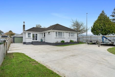 Photo of property in 2 Quinn Road, Levin, 5510