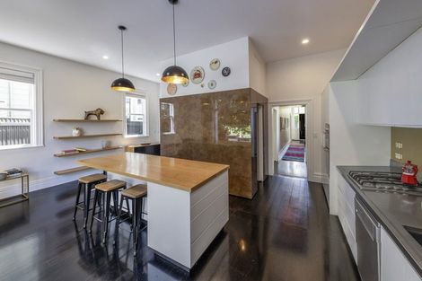 Photo of property in 15 Park Street, Thorndon, Wellington, 6011