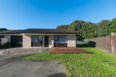 Photo of property in 2/13 Frank Evans Place, Henderson, Auckland, 0610