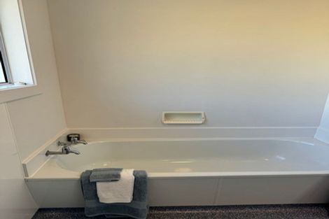 Photo of property in 9 Omega Street, Newlands, Wellington, 6037